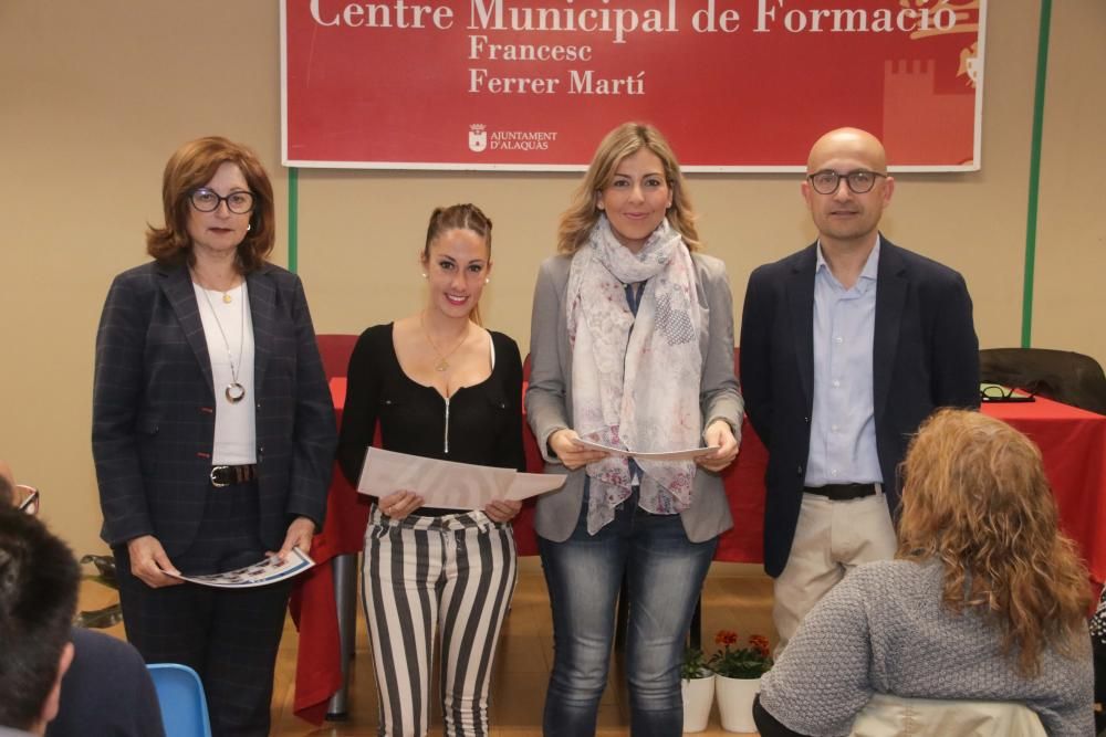 Entrega de diplomas del curso de Limpieza de Superficies y Mobiliario en Edificios.