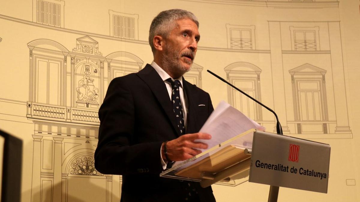 Pla mitjà del ministre de l'Interior del govern espanyol, Fernando Grande-Marlaska, en la compareixença al Palau de la Generalitat després de la Junta de Seguretat de Catalunya, el 5 de novembre de 2021