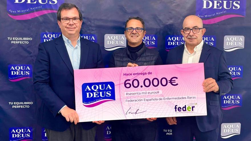 De izquierda a derecha: Adrián Perez, director general de Aquadeus; Juan Carrión, presidente de FEDER; y Julián Garre, director comercial de Aquadeus