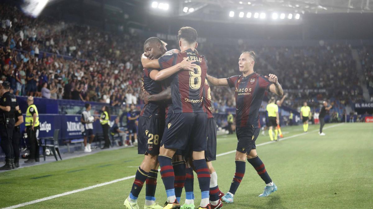 El equipo granota celebra el 1-0 ante el Tenerife.