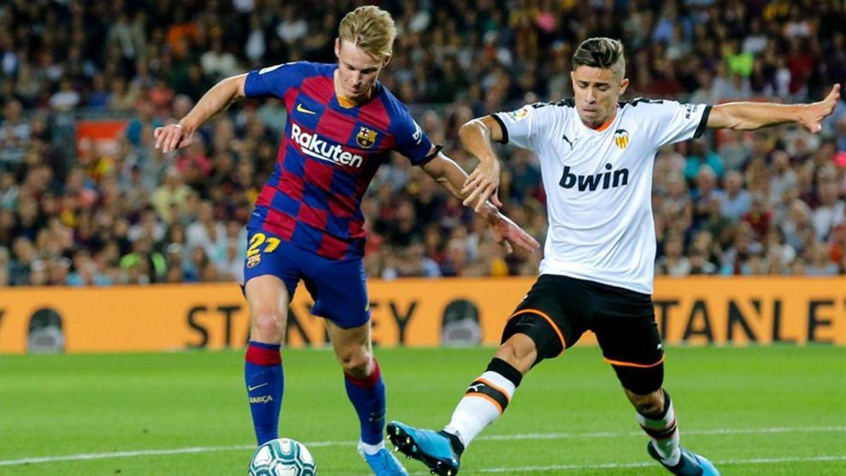 La plantilla del Valencia vivió una noche aciaga en el Camp Nou
