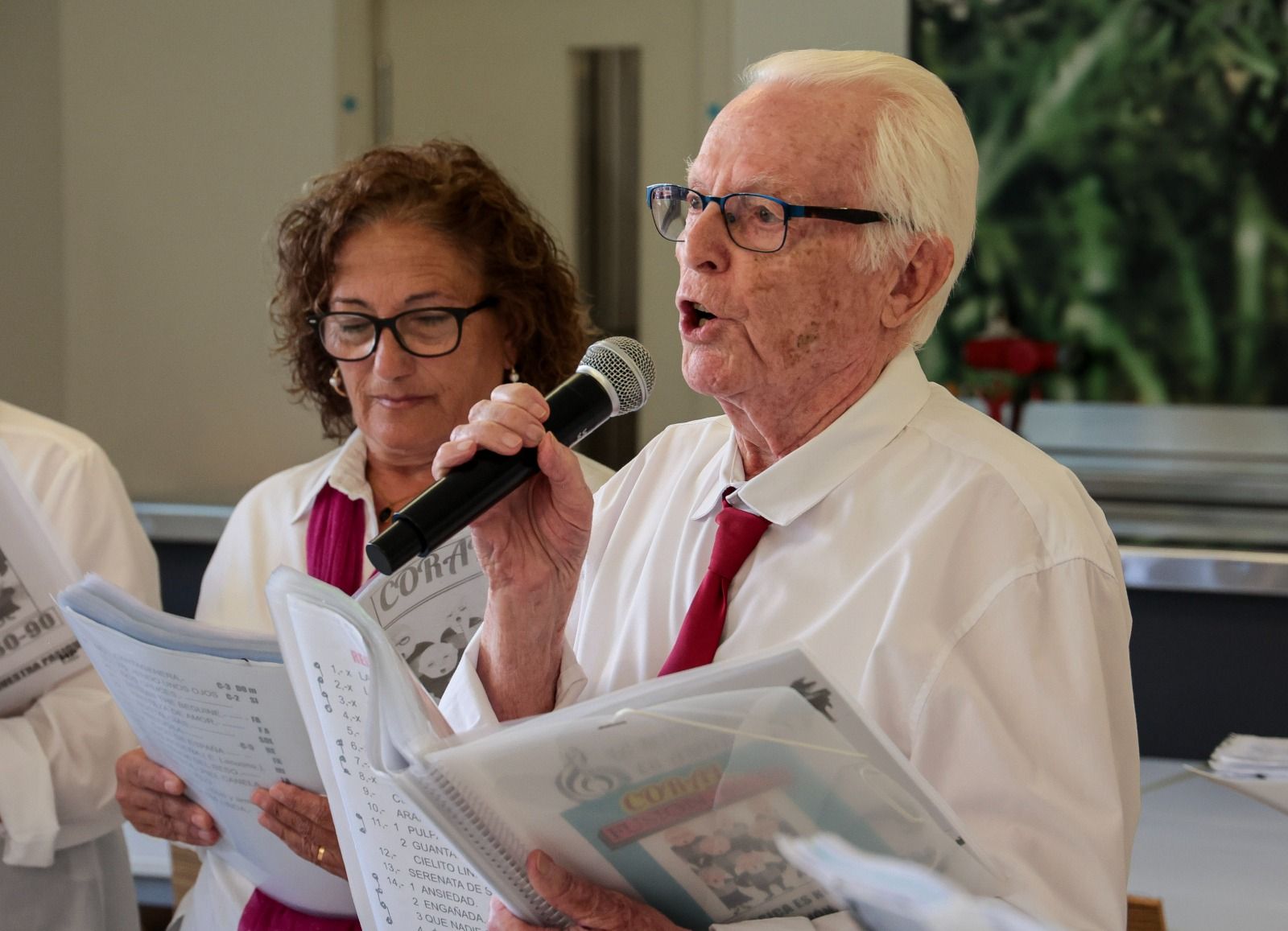 La coral Fusión 60-90 regala recuerdos en forma de canción por Alicante