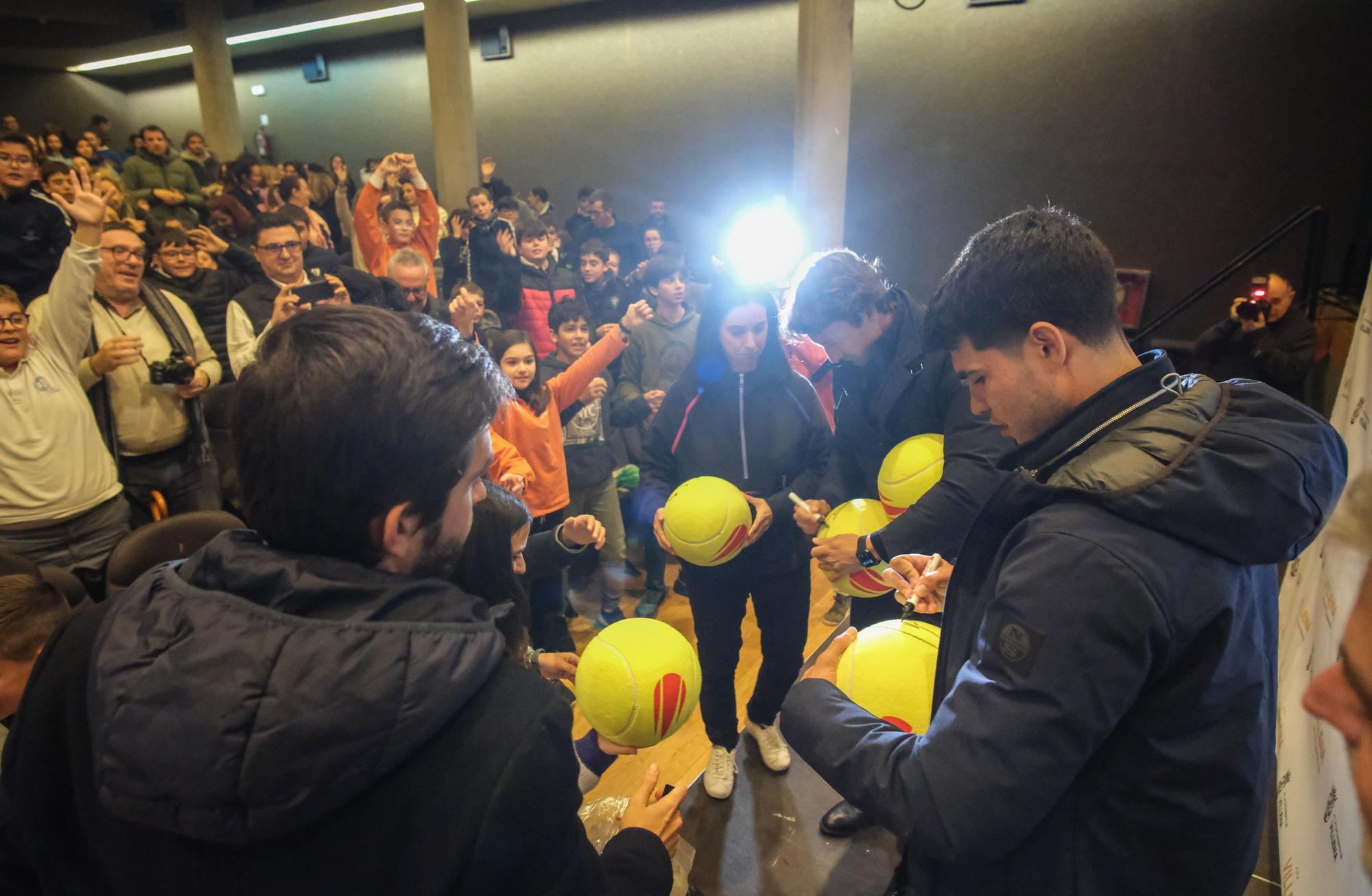 Carlos Alcaraz levanta pasiones en Villena