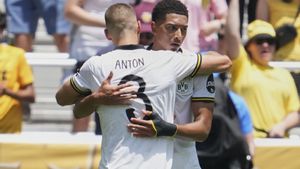 Borussia Dortmunds Waldemar Anton, and Jobe Bellingham celebrate after a goal during the Club World Cup Group F soccer match between Mamelodi Sundowns and Borussia Dortmund in Cincinnati, Saturday, June 21, 2025. (AP Photo/Jeff Dean)