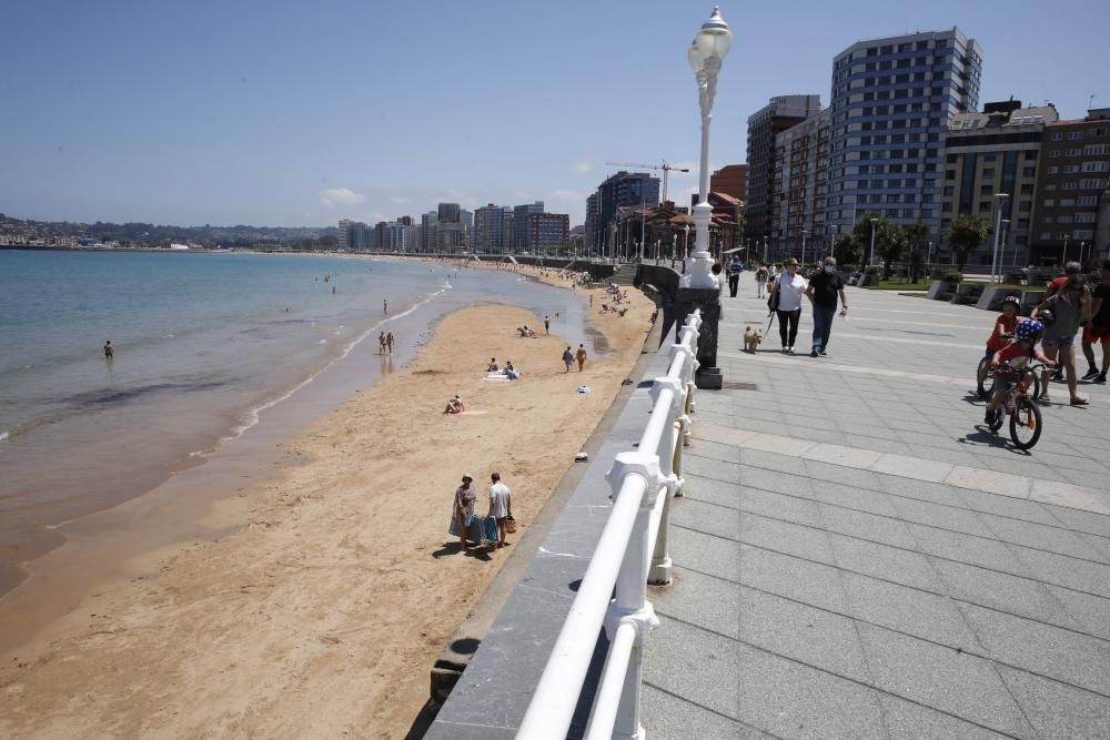 Sábado de playa en Asturias: parcelas de arenal