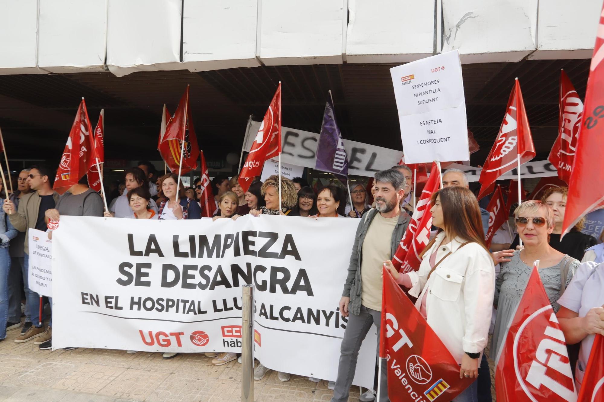 Las limpiadoras del Lluís Alcanyís denuncian el deterioro del servicio