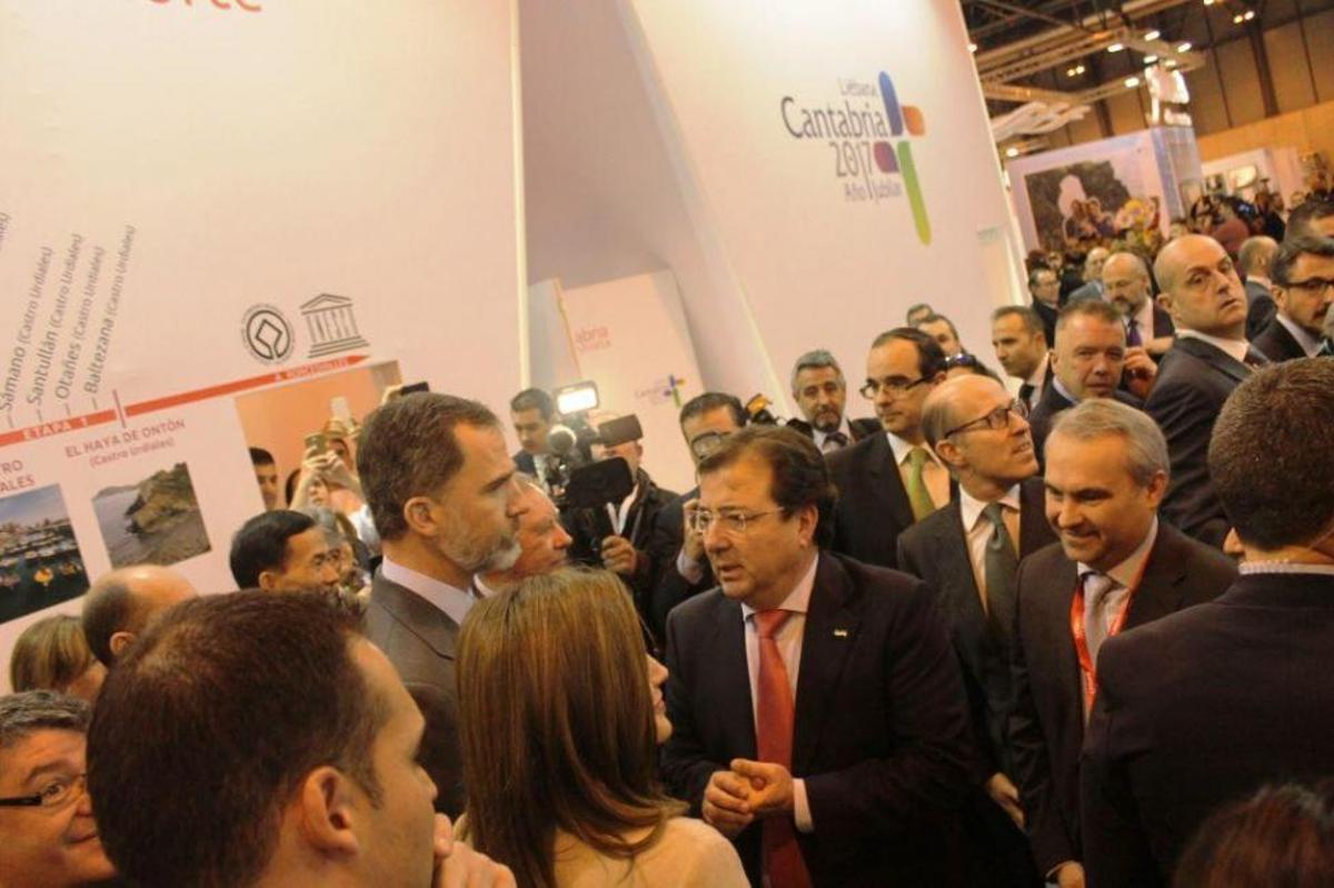 Los reyes, en el stand de Extremadura en Fitur