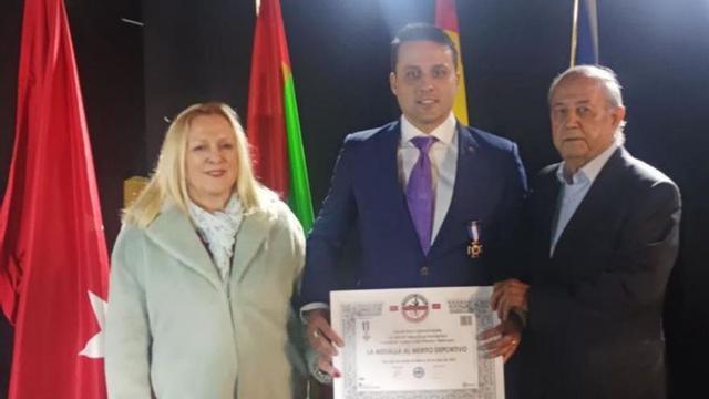Óscar Cofrade, en el centro, en la gala de Madrid.  | CEDIDA A DI.