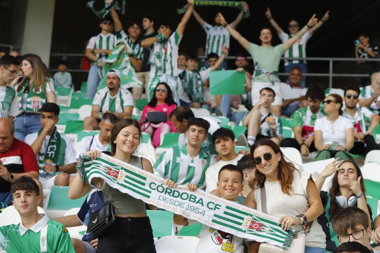 Córdoba CF-Ponferradina | Las imágenes de la afición blanquiverde en el play off de ascenso