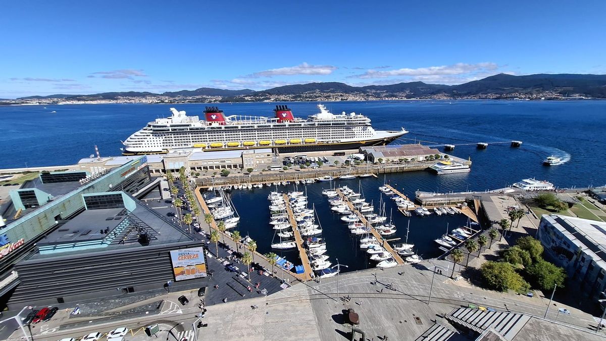 El Disney Fantasy hoy en Vigo.