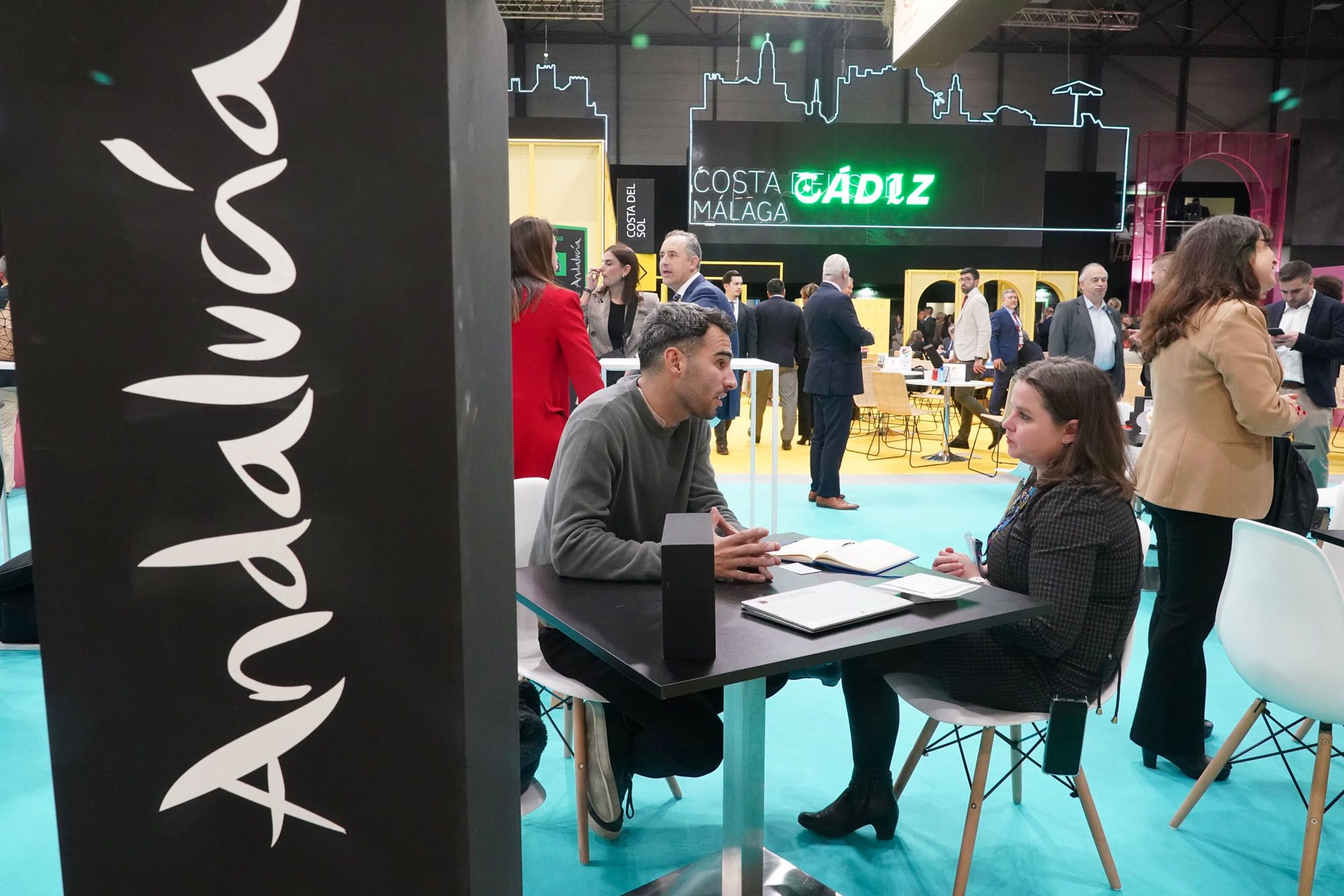 Juanma Moreno, en la jornada inaugural del stand de Andalucía en Fitur 2024.