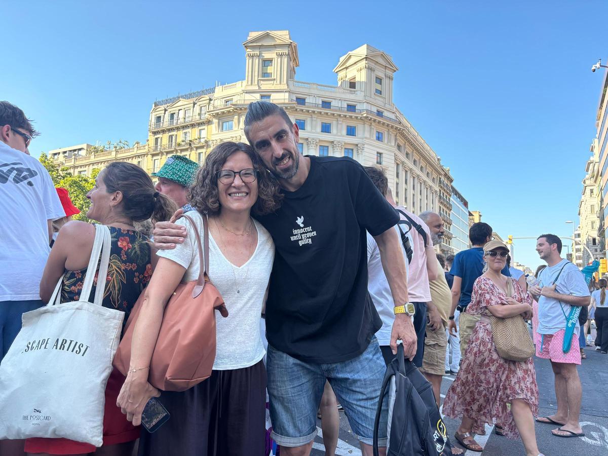 María José y Pedro delante de la Casa Batlló