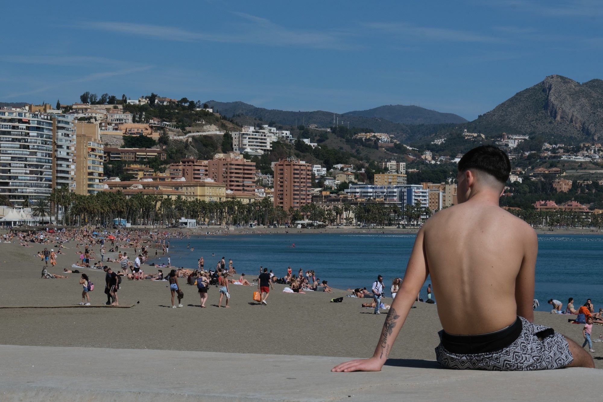 30 grados en Málaga capital este sábado y las playas llenas