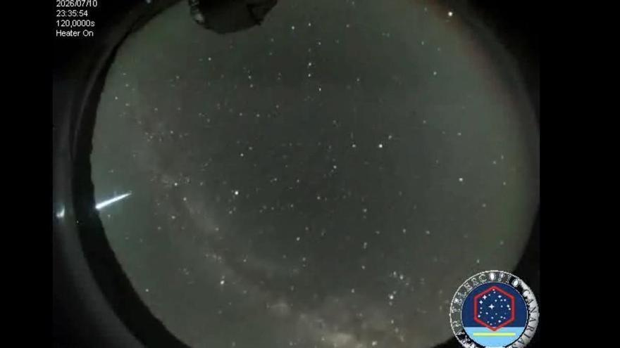 Miles de canarios miraron al cielo anoche: el IAC desvela el origen del destello verde que cruzó el Archipiélago