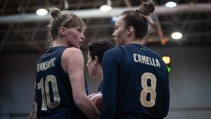 Marta Canella y Kristina Rakovic, durante el Barça CBS-Leganés