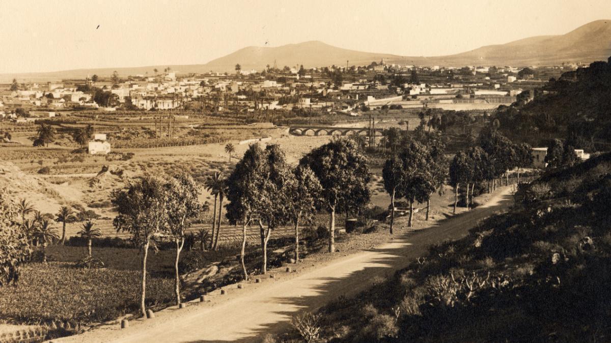 Fotografía de la carretera de Telde en 1925.