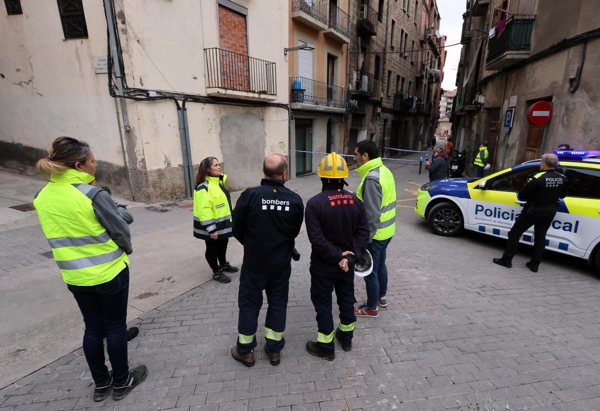 El dia després de l'incendi d'un habitatge del carrer Santa Llúcia de Manresa