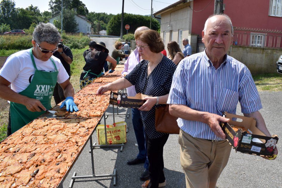 Asistentes a la Festa da Empanada de Millo de Cordeiro.