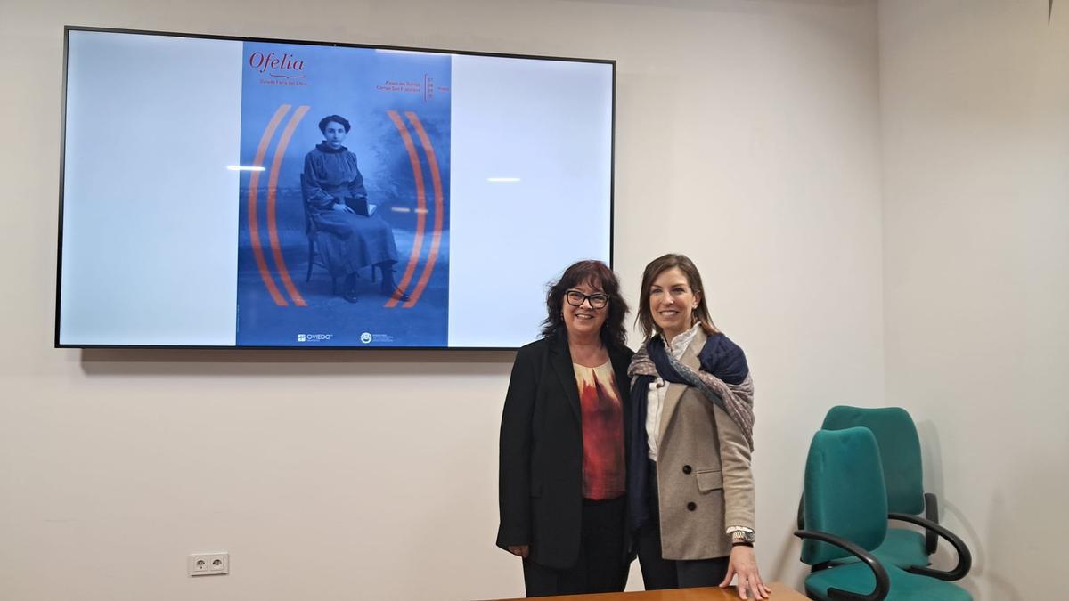 Por la izquierda, Chelo Veiga y Lourdes García en la presentación.