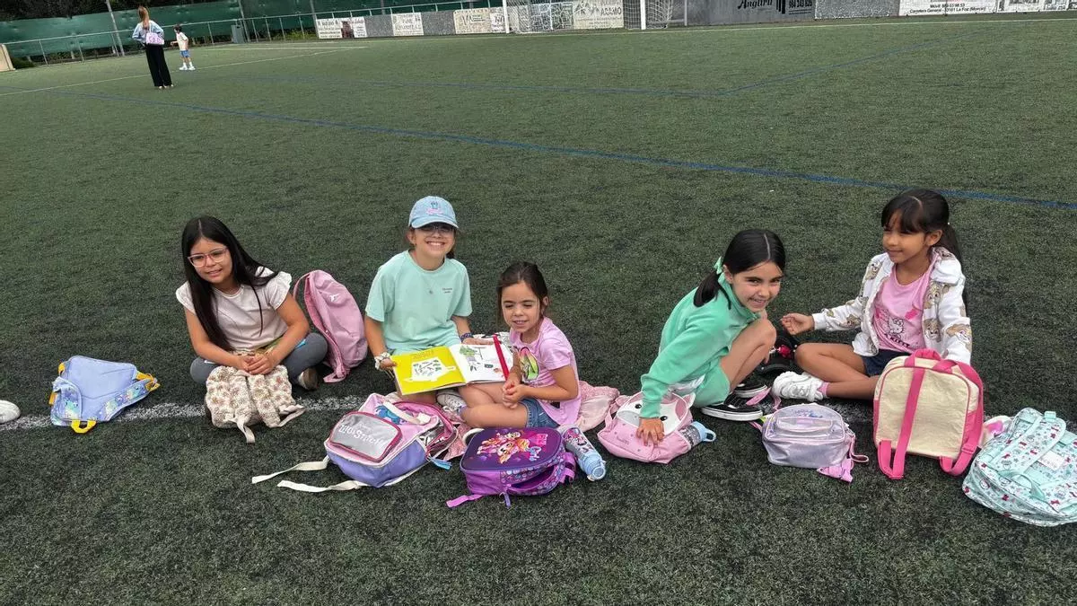 Naturaleza, empanada, espuma e hinchables: así dieron la bienvenida al verano los escolares de Mieres y Langreo