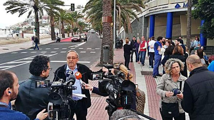 El ingeniero Javier Gil, en la imagen hablando a cámara, ha presentado una alternativa.