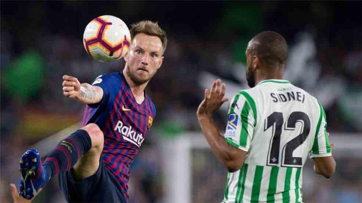 Rakitic pide una mejora de contrato al Barcelona