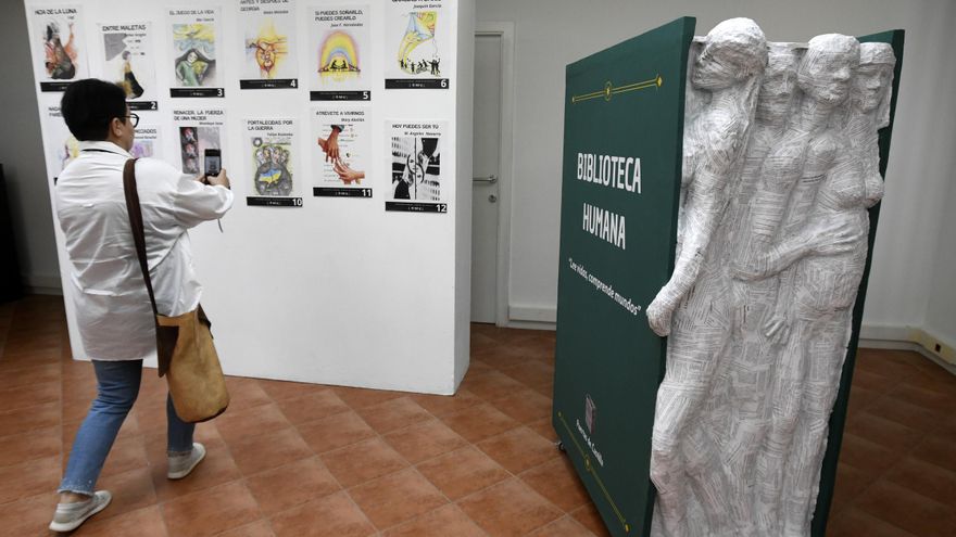Los ‘libros humanos’ llegan  a Murcia con motivo del Día Internacional de las Bibliotecas
