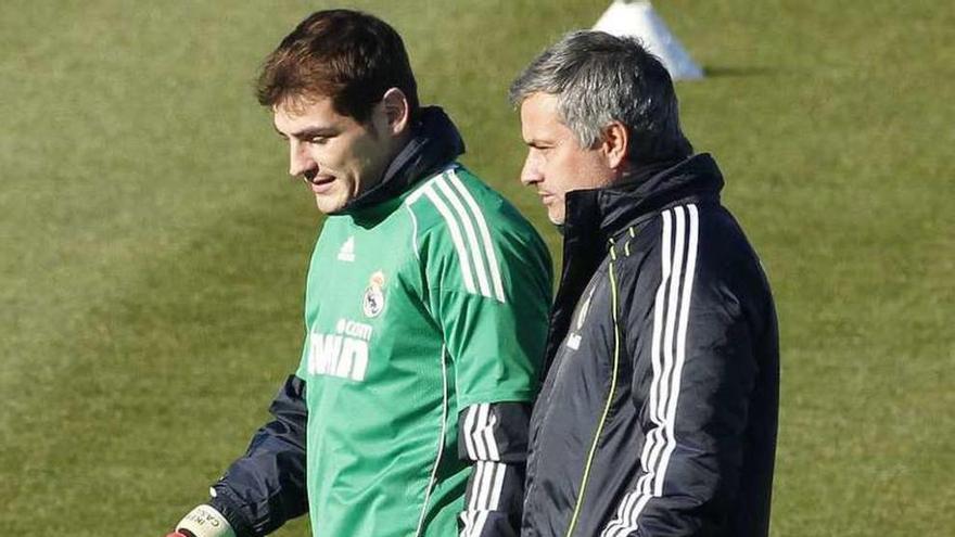 Casillas y Mourihno, en una imagen de 2010.