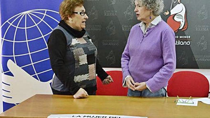 Pilar Gutiérrez y Milagros Morata conversan.