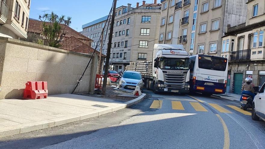 Alertan del «caos de tráfico» con la reforma de la PO-308 en A Barca, en Poio