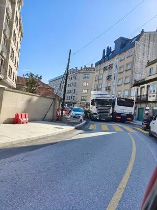 Alertan del «caos de tráfico» con la reforma de la PO-308 en A Barca, en Poio