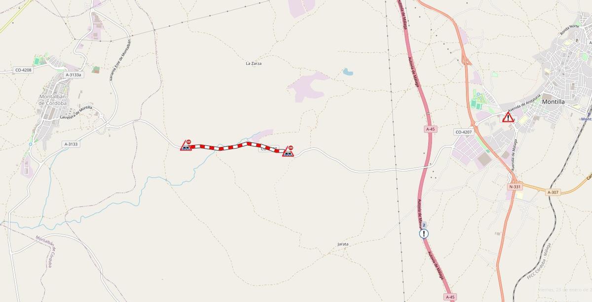 Corte de la carretera entre Montilla y Montalbán por el desbordamiento del arroyo Salado, según informa el mapa actualizado de incidencias de la DGT.
