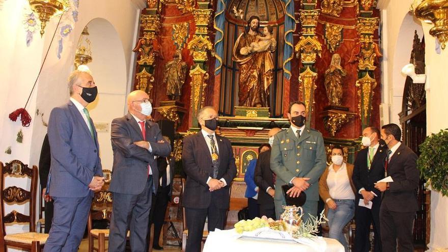 Juan Rafael Leal Rubio ofrenda los frutos a la Virgen de Araceli de Lucena