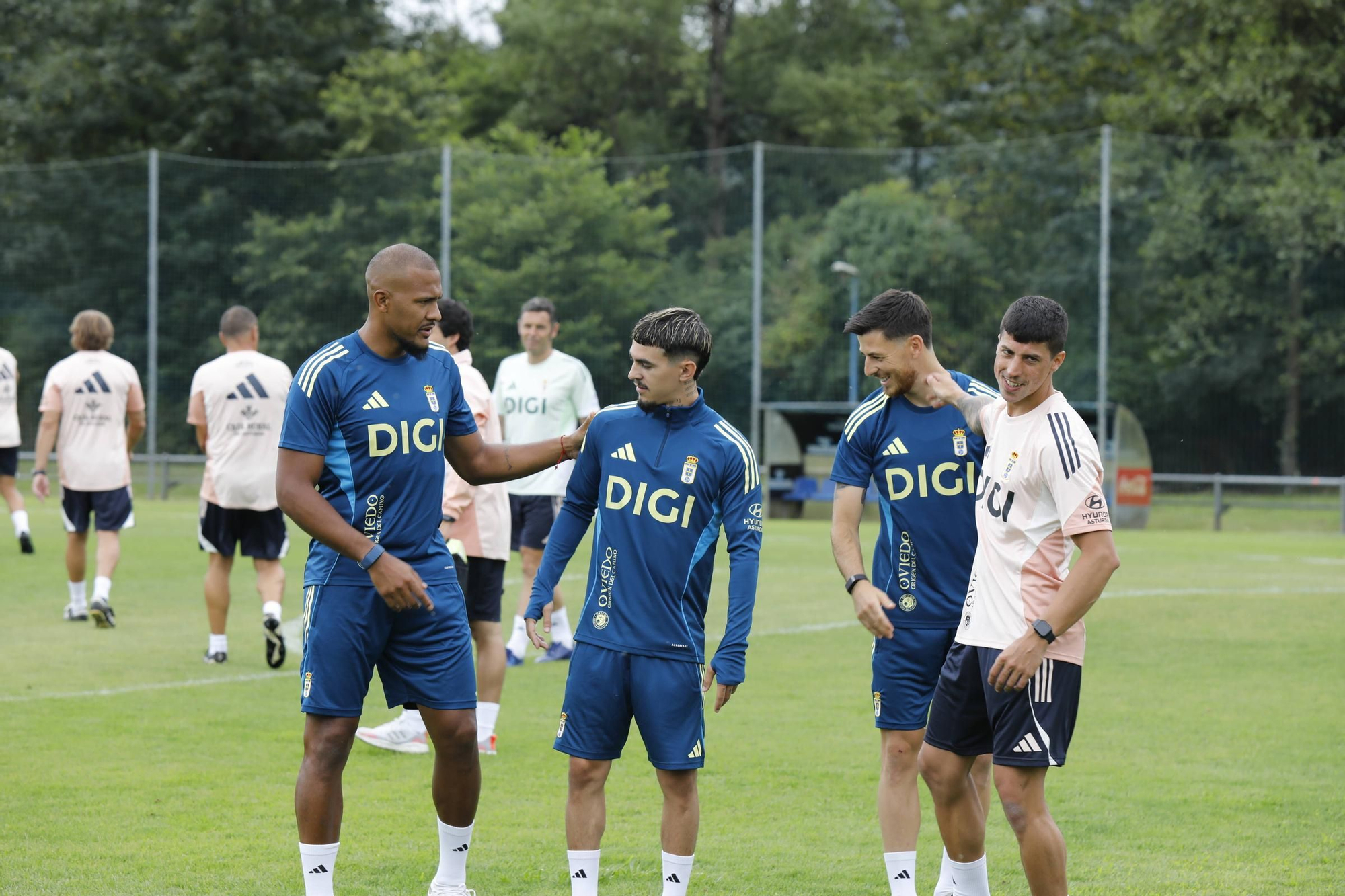 En imágenes: así fue la primera sesión de entrenamientos de Primera en El Requexón con Rodón, Reina y Domingues