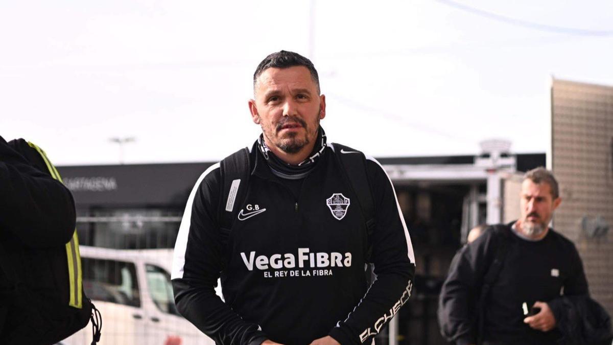 Gregory Beranger, durante un viaje con el Elche