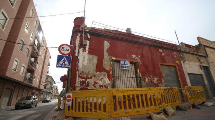 Restablecen el tráfico hacia Callosa tras un derrumbe en el entorno de la calle Salitre