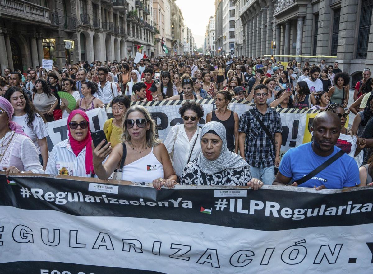 Junts perfila el seu pla migratori amb tres fases per adquirir drets