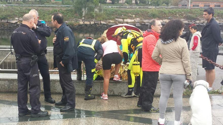 Rescatan a un hombre tras caer al río Lérez en Pontevedra
