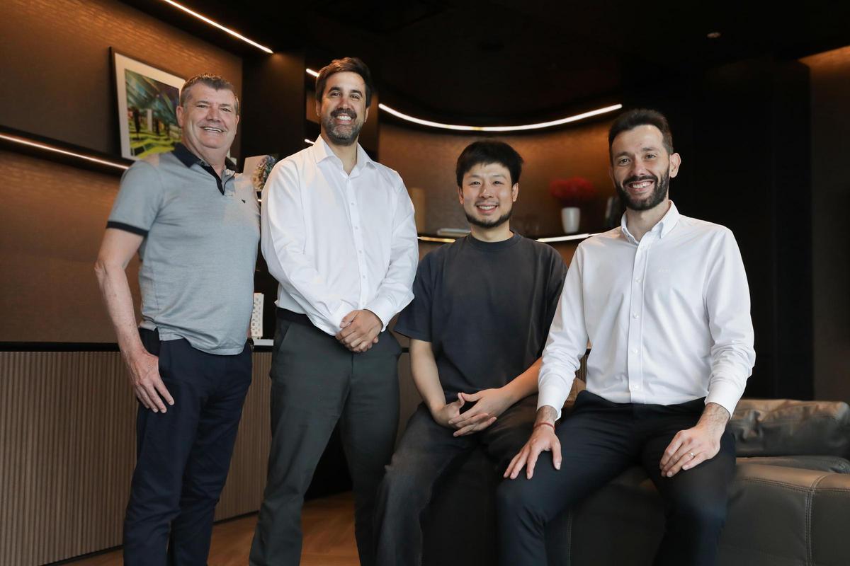 Gourlay, Solís, Kiat Lim y Corberán, en la foto desde Singapur que el Valencia publicó hace un año