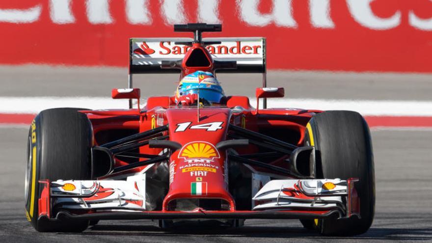 Fernando Alonso conduce su Ferrari en Austin.