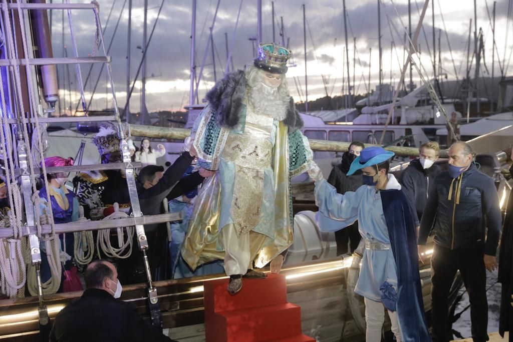 Los Reyes Magos recorren Palma en una Cabalgata sin caramelos y adaptada a la covid