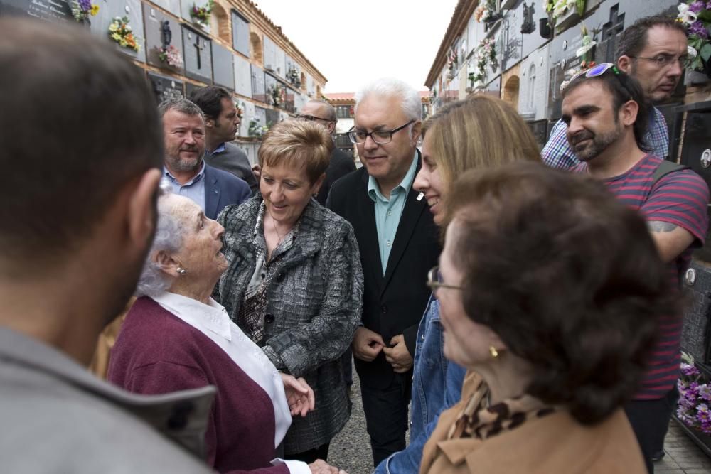 Descubrimiento de la nueva lápida para los fusilad