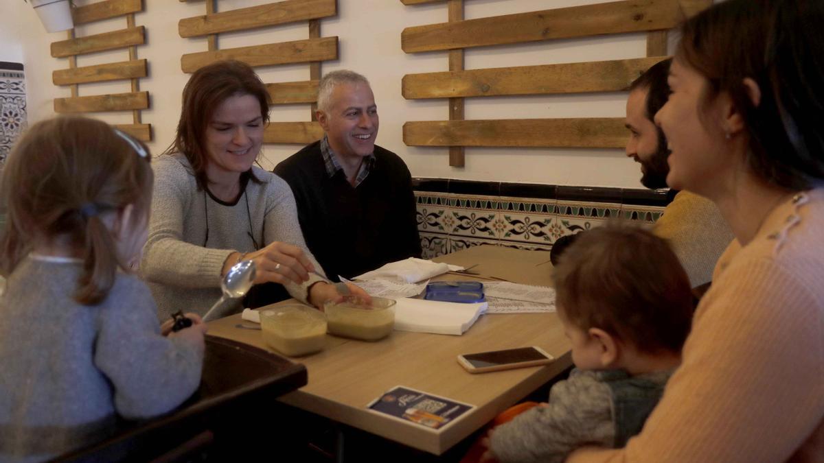 Cuántas personas pueden ocupar una mesa en restaurantes de la C. Valenciana