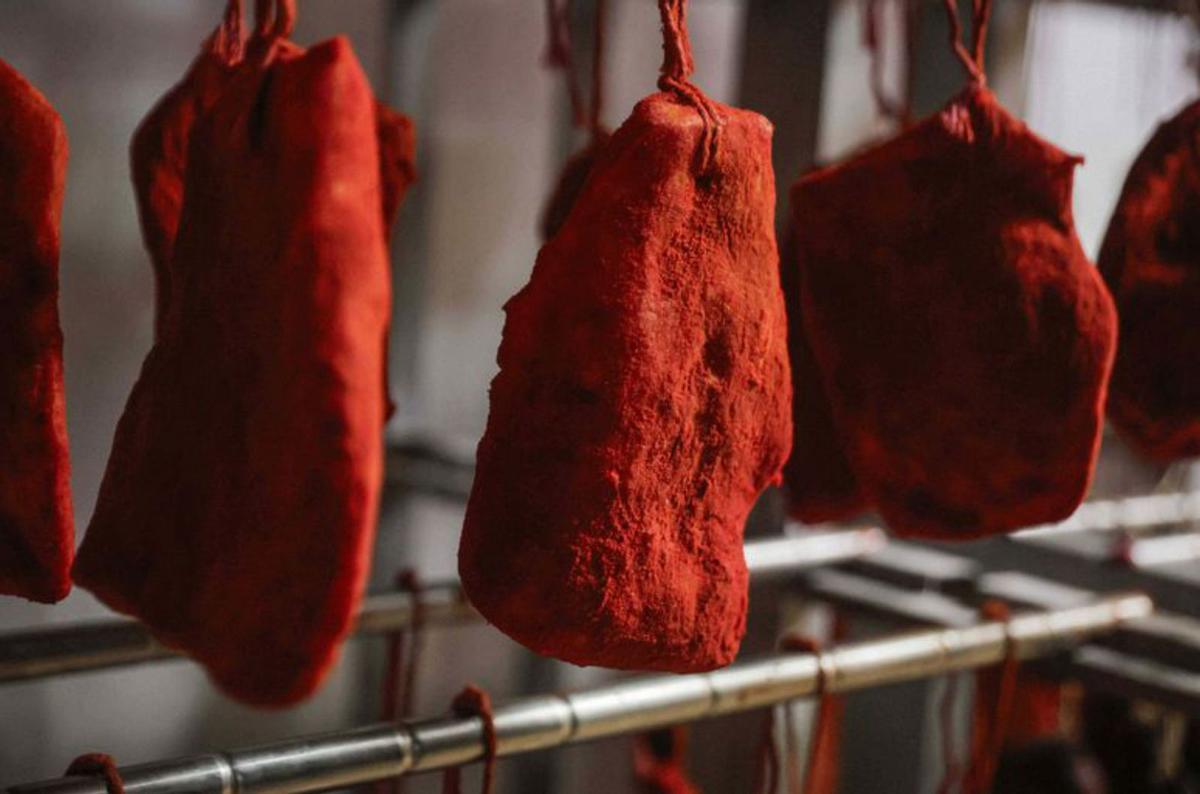 Papadas de cerdo maceradas en ‘tap de cortí’.