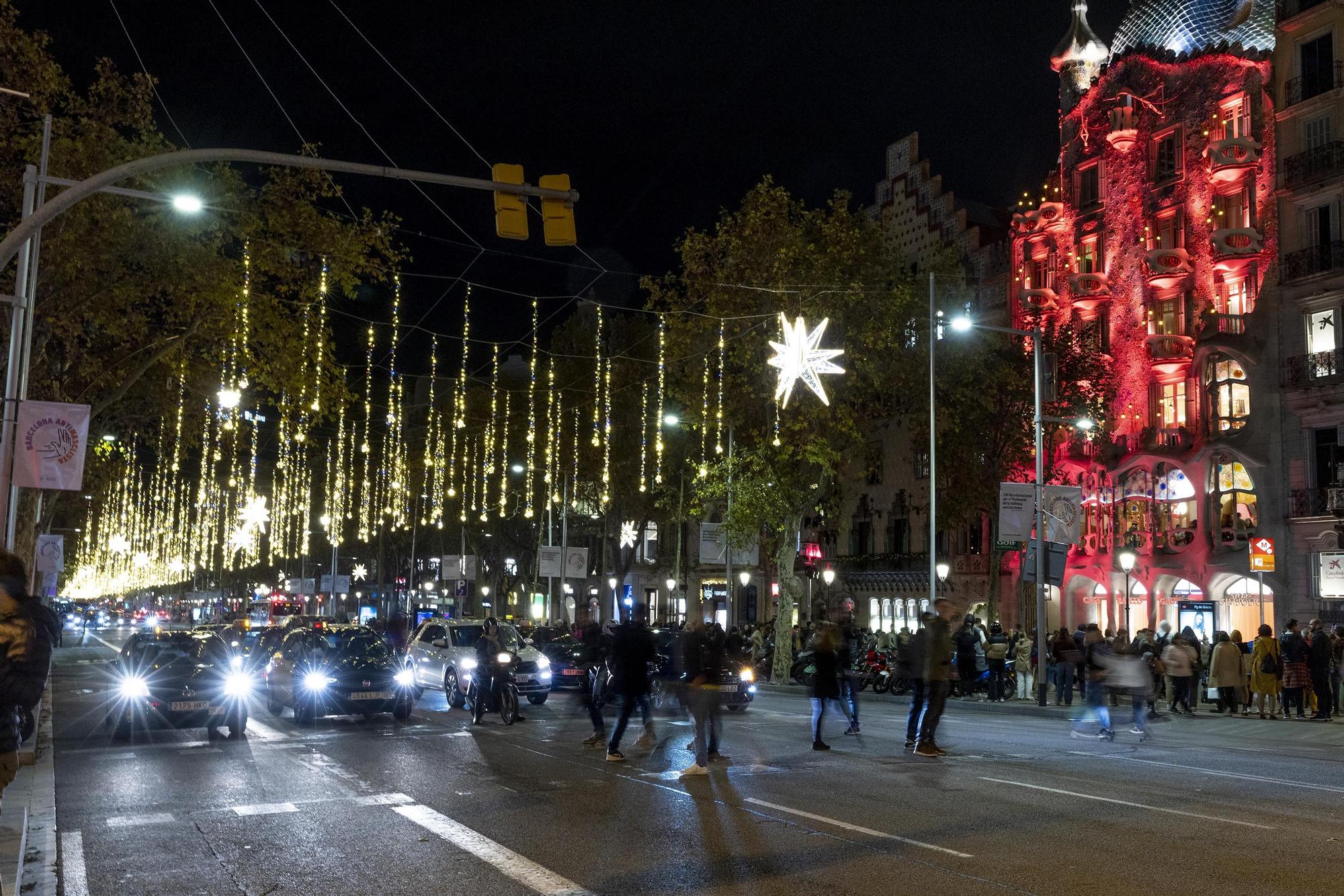 En imágenes: así brilla el alumbrado navideño de Barcelona