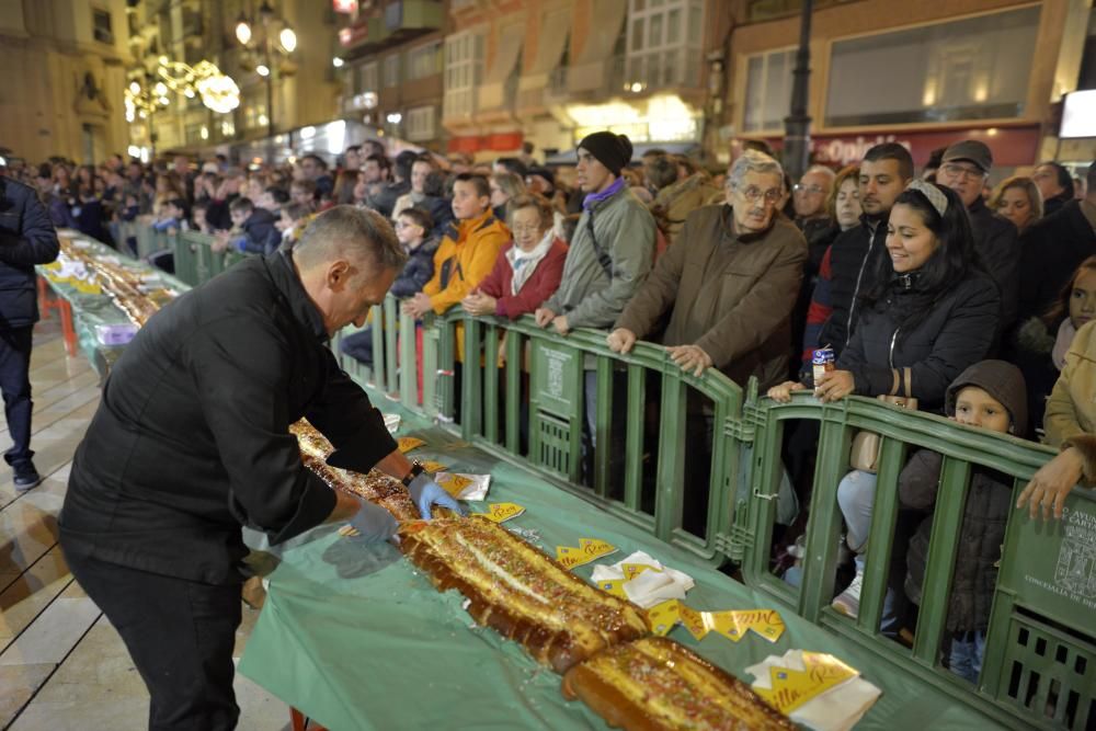 Roscón para todos en la Plaza del Ayuntamiento de Cartagena