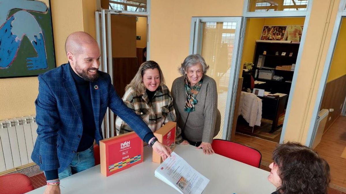 Iván Puentes presentando sus avales.   | // FDV