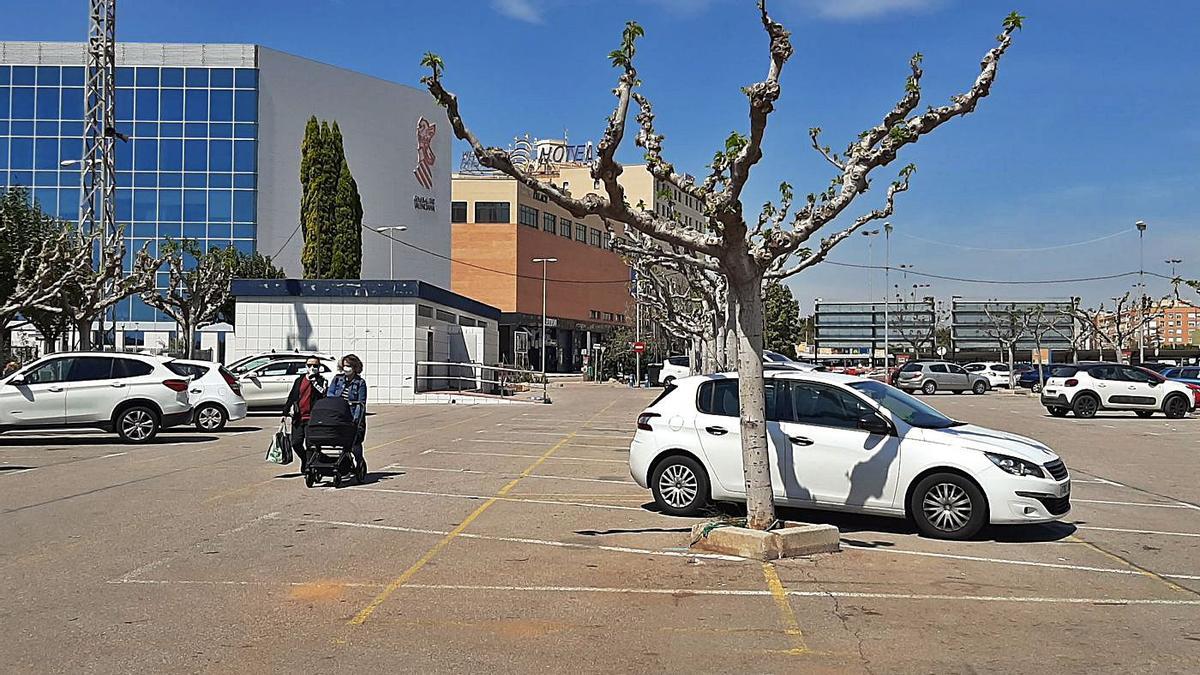 El actual solar que hay situado frente a los juzgados albergará la nueva comisaría de la Policía Nacional en Vila-real. | JOSEP CARDA