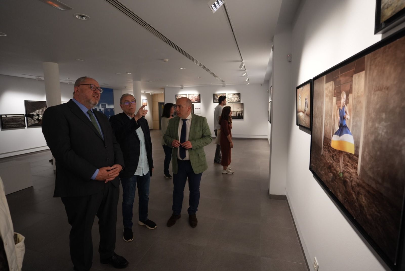 Abrir los ojos a la realidad más oscura