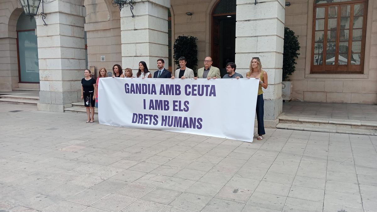 El gobierno de Gandia durante la concentración.